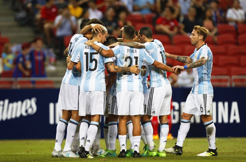 El plantel de Argentina decidió vetar a la prensa, algo que no ha cumplido Salvio. EFE