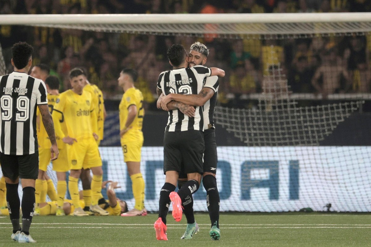 Botafogo pede sanção ao Peñarol por veto a seus torcedores em jogo das semifinais