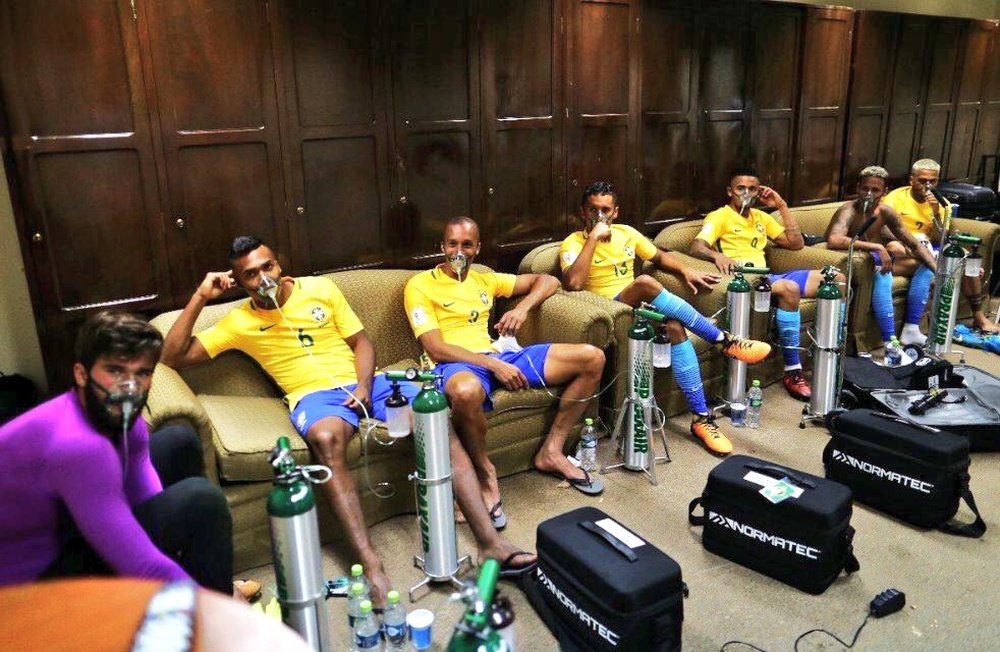 Atípica imagen la que protagonizaron los jugadores de Brasil tras jugar ante Bolivia. Twitter
