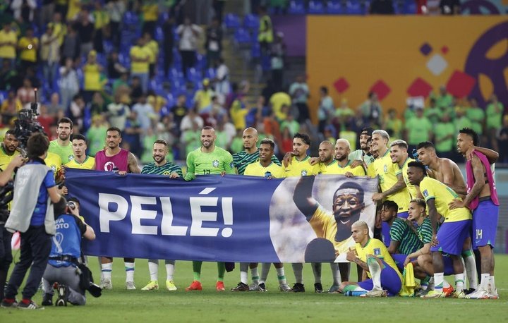 Les joueurs du Brésil rendent hommage à Pelé