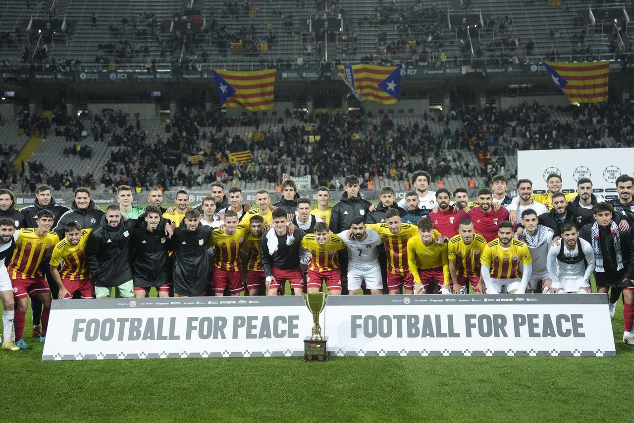 La Selección de Cataluña venció a la de Palestina en una jornada marcada por la reivindicación y la solidaridad para pedir la paz en Oriente Medio.