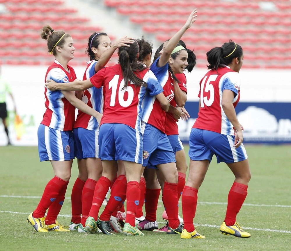 Una de las selecciones más destacadas del fútbol femenino es la de Costa Rica. EFE
