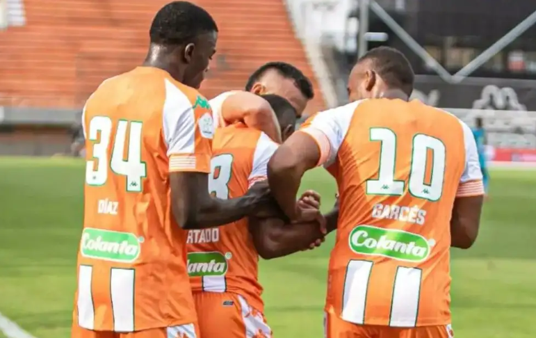 Envigado emitió un comunicado oficial en el que anunció que ha recibido información sobre el intento de amaños de partidos por parte de un jugador de la plantilla para sacar beneficios en las apuestas. Además, este futbolista habría arreglado encuentros con el objetivo de que su equipo descendiera de categoría en el fútbol colombiano.