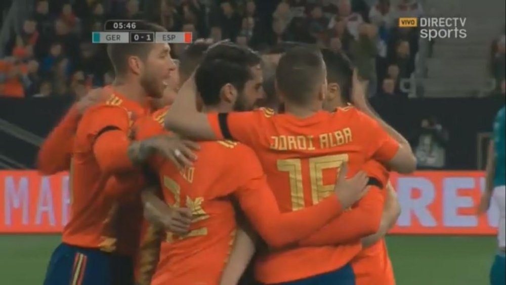Iniesta desprendió su magia y Rodri adelantó a España en el marcador. Captura/DirectTVSports