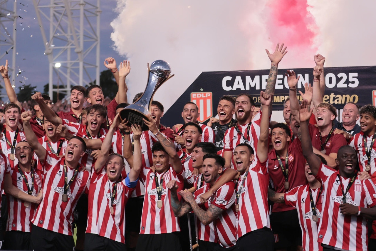 Lucas Alario patrocina la última alegría del año