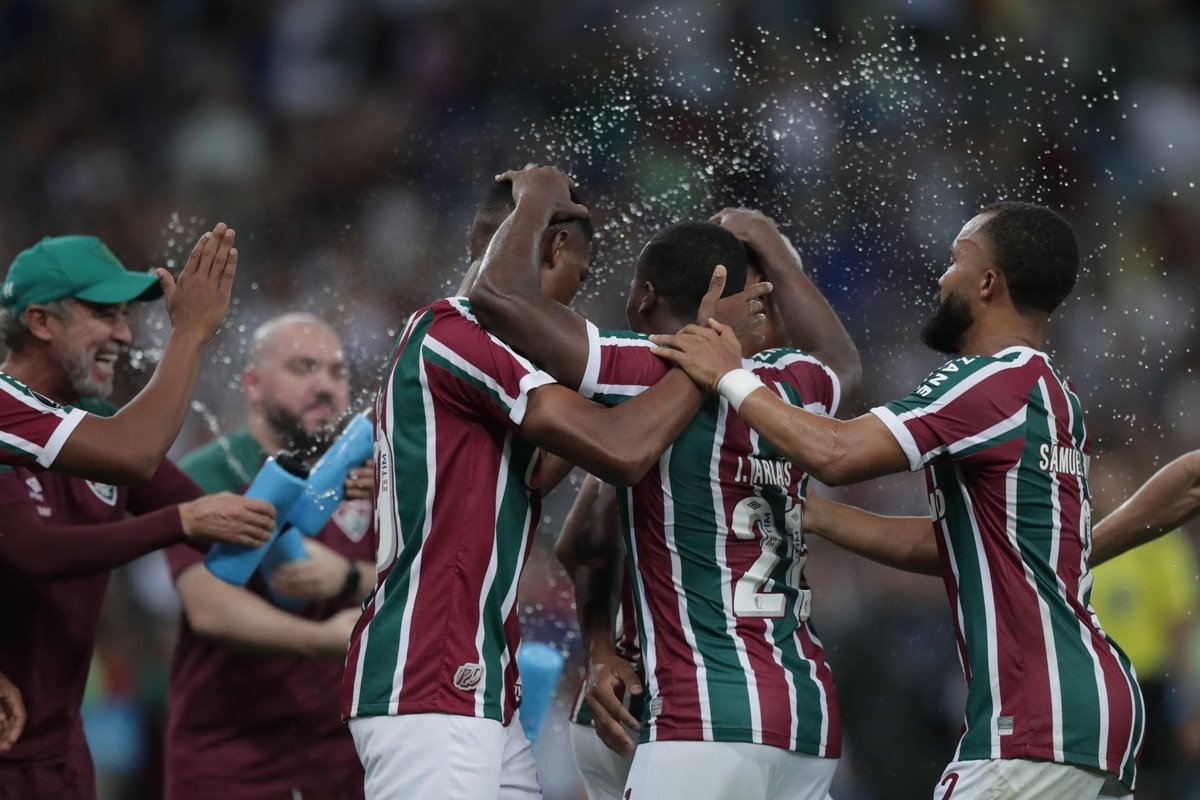 O Fluminense fez bonito contra o Al Ahly e garantiu o seu lugar na final do Mundial de Clubes da FIFA. Arias e John Kennedy marcaram para os cariocas (2-0). O 'dinizismo' está a um passo de conquistar o mundo.
