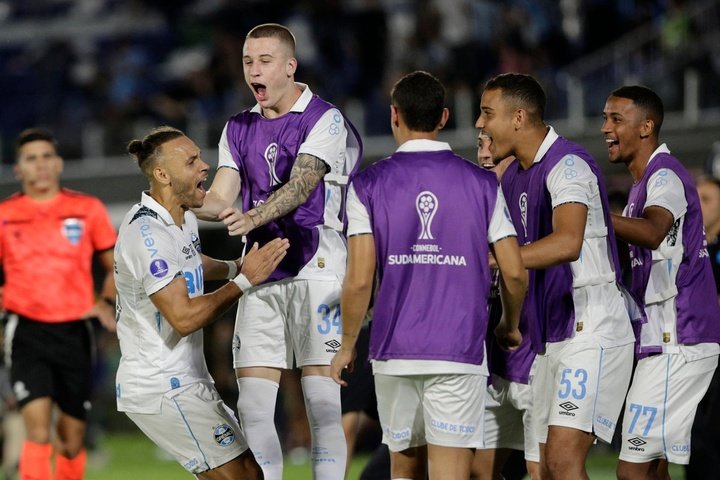 Godoy Cruz e Grêmio disputam a liderança do Grupo D. EFE