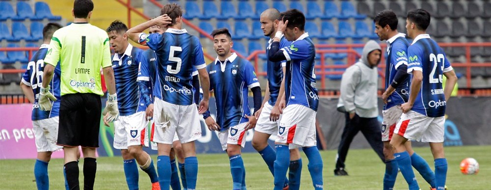 Jugadores de Huachipato durante un partido. Huachipatofc