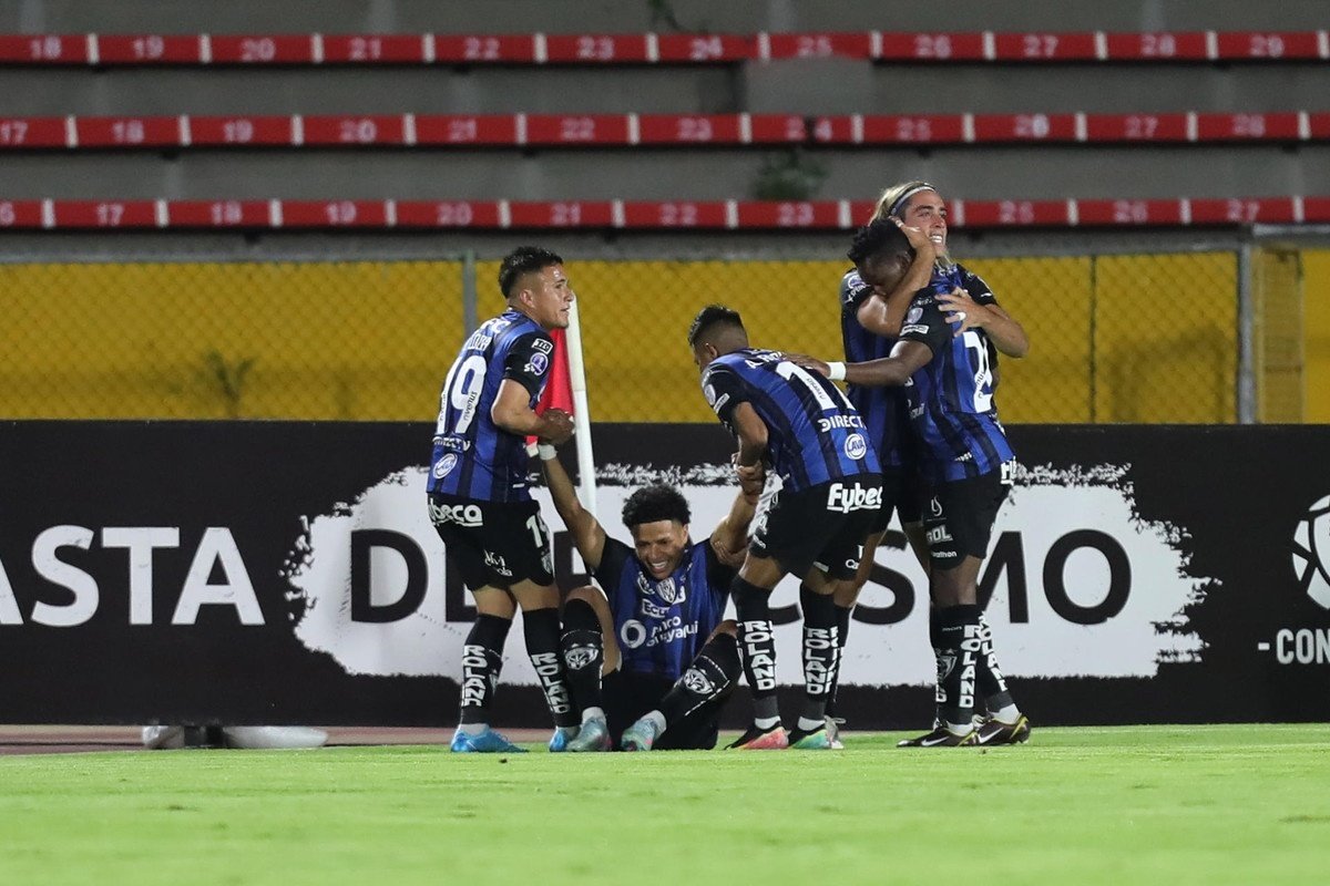 Una goleada para acariciar los octavos