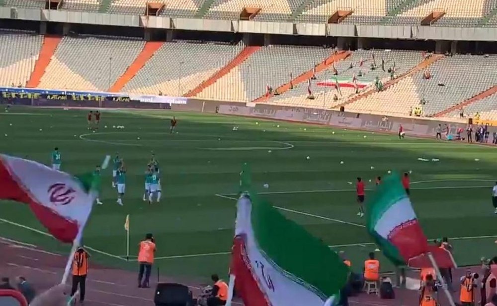 Iran welcomed women into the stadium for the first time. Captura/@naryampapi1