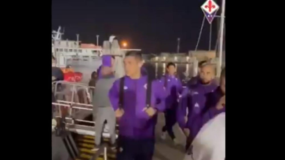 La Fiorentina llegó en barco a Venecia. Captura/ACFFiorentina