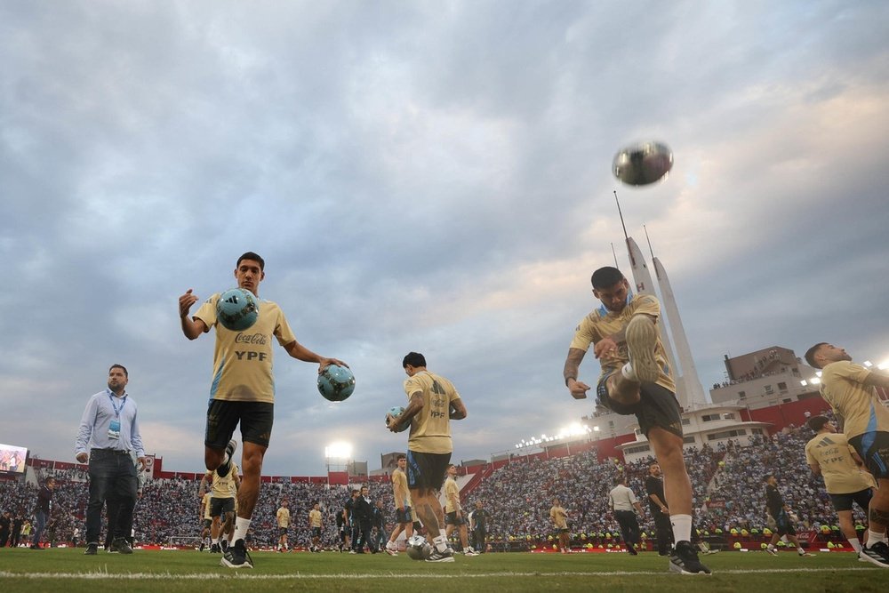 Argentina realiza treinamento aberto. EFE