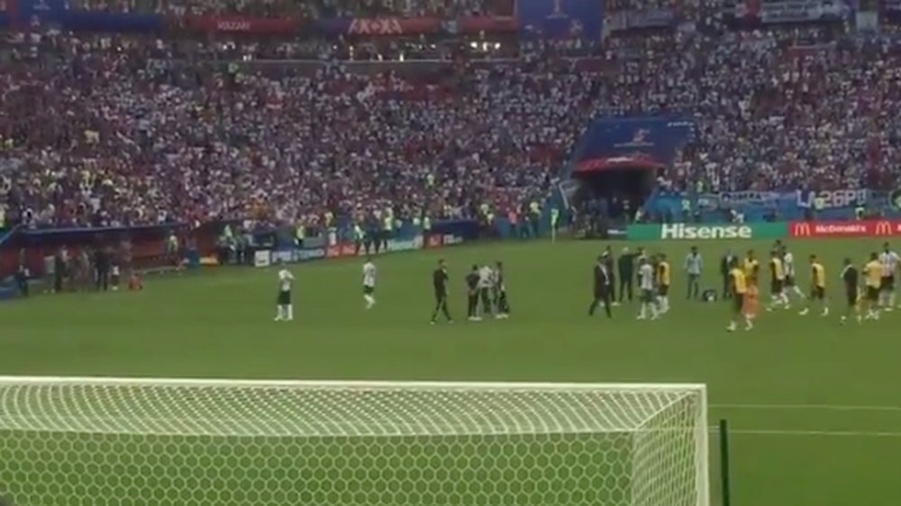 Messi et Mascherano ont quitté le terrain sous l'ovation. Capture