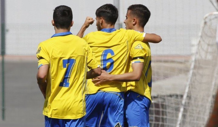 Las Palmas Atlético sale de la zona roja tras golear al Lorca