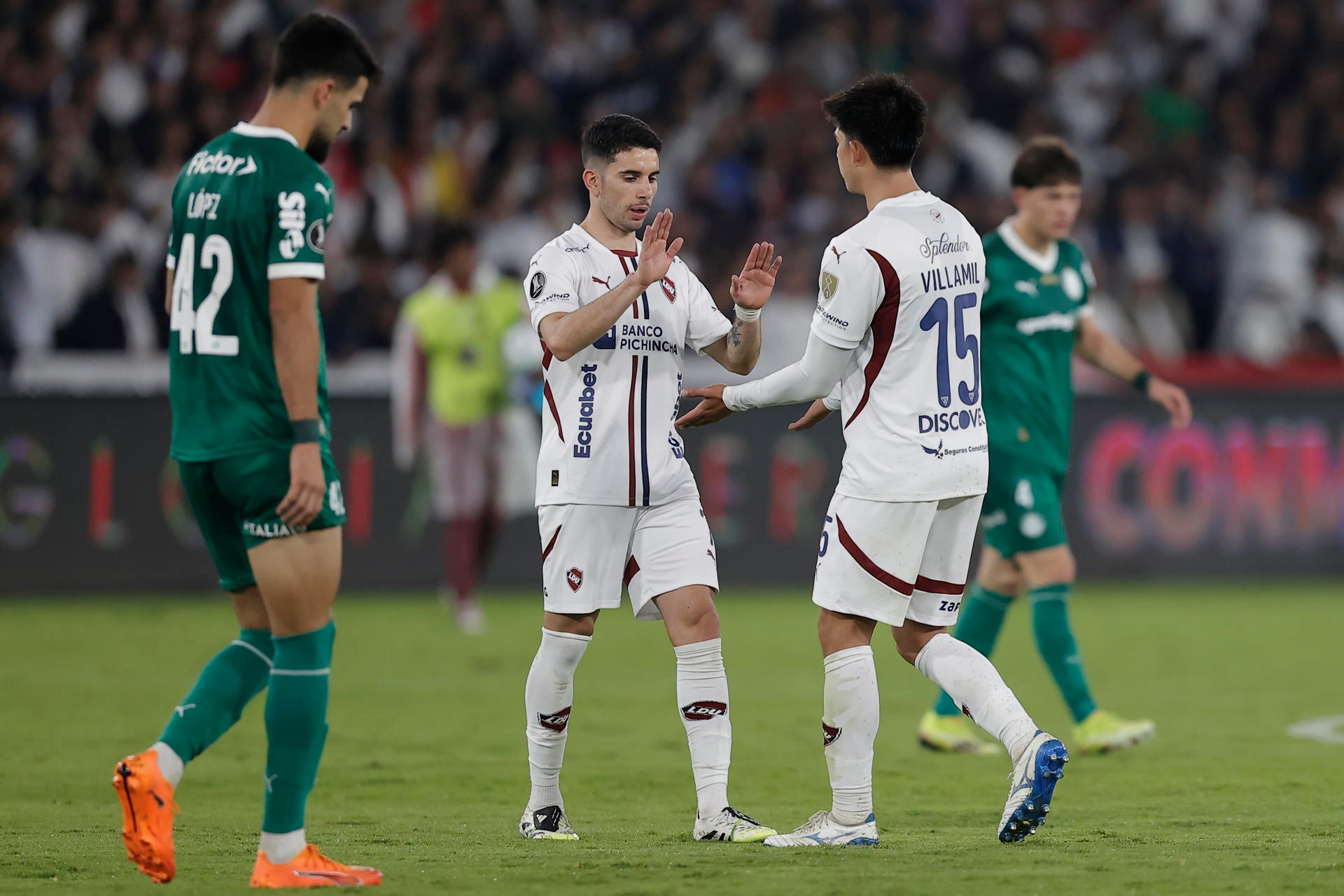 El equipo brasileño, que llegaba invicto al partido, tendrá que buscar una remontada imposible en Brasil. Decidieron los goles de Villamil -2- y Alzugaray.