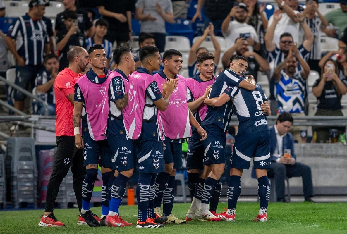 Con Ramos en el palco, Monterrey pasa el trámite internacional. EFE