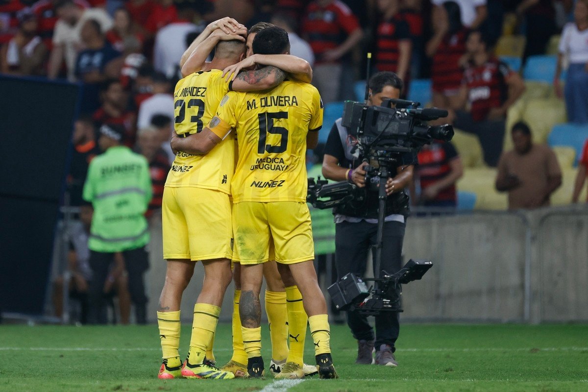 Peñarol asalta Maracaná