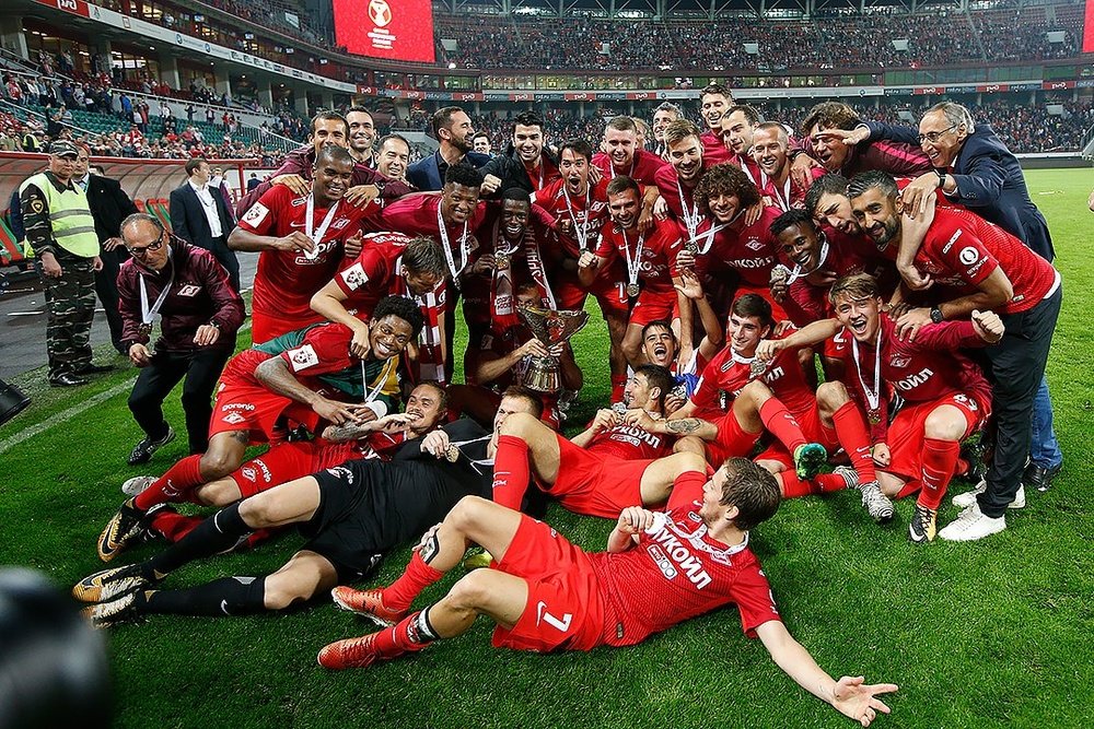 O grupo do Spartak de Moscovo celebrando nova conquista. Twitter/Spartak