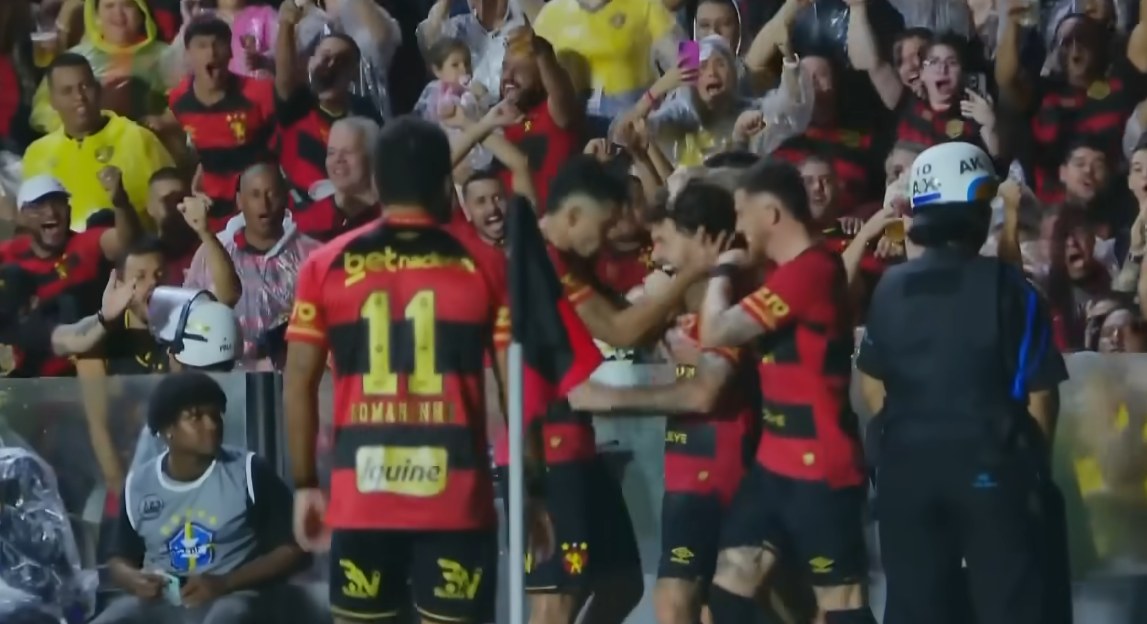O Sport Recife segue sem vitórias no Brasileirão e, após metade da competição, ocupa a última colocação com apenas 6 pontos. Em uma situação desesperadora, a equipe enfrenta o Grêmio neste fim de semana, com jogos difíceis contra São Paulo e Palmeiras pela frente, em uma luta pela sobrevivência na elite do futebol brasileiro.