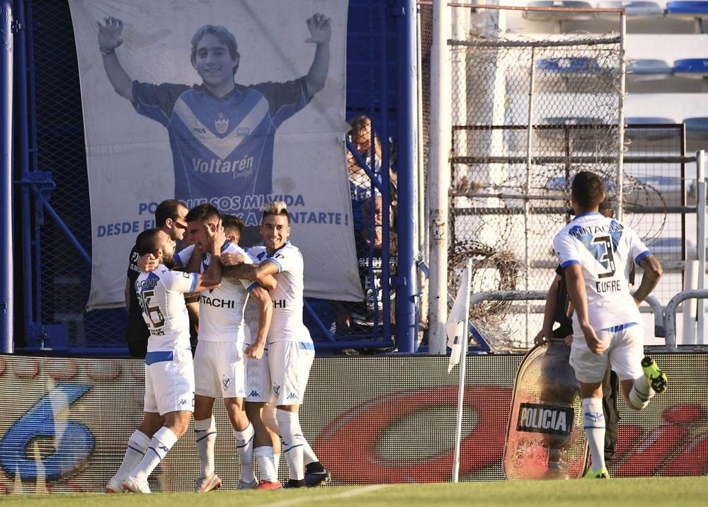 Vélez acaricia la Copa Libertadores. Velez