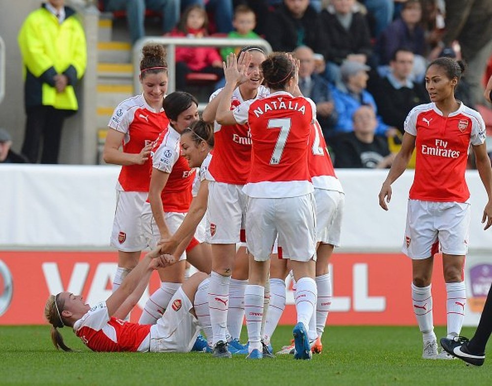 Jugadores del Arsenal femenino, campeonas de la Continental Cup. Twitter