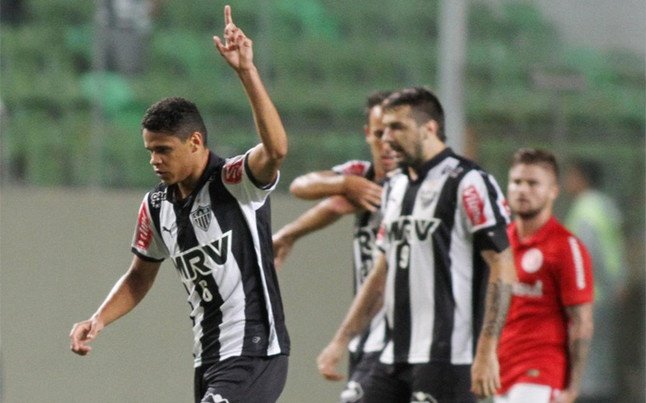 Corinthians perdona y el Atlético Mineiro es líder en solitario
