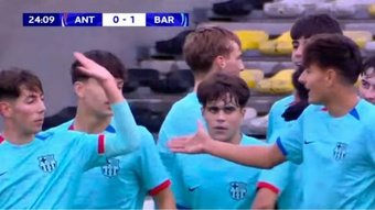 El Barça no tuvo problemas para golear al Antwerp por 0-3 en la última jornada de la fase de grupos de la Youth League. Un resultado que sirve como empujón anímico a los 'culés', que llevaban 6 jornadas seguidas en la División Honor sin vencer. Sin embargo, el Oporto ganó ante al Shakhtar por 2-0, lo que le obliga a tener que jugar otra ronda.