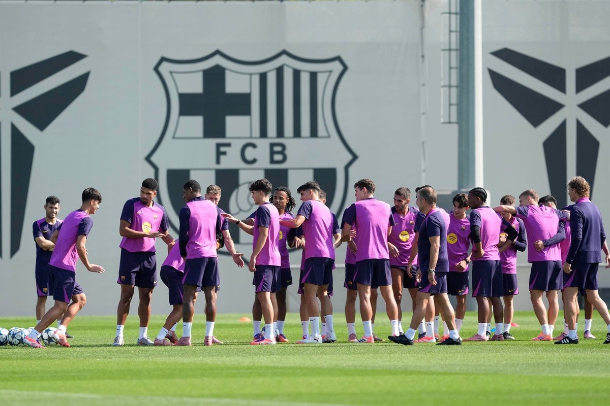 Lamine Yamal et Fermín López lors de l'entraînement du FC Barcelona. EFE/Alejandro García