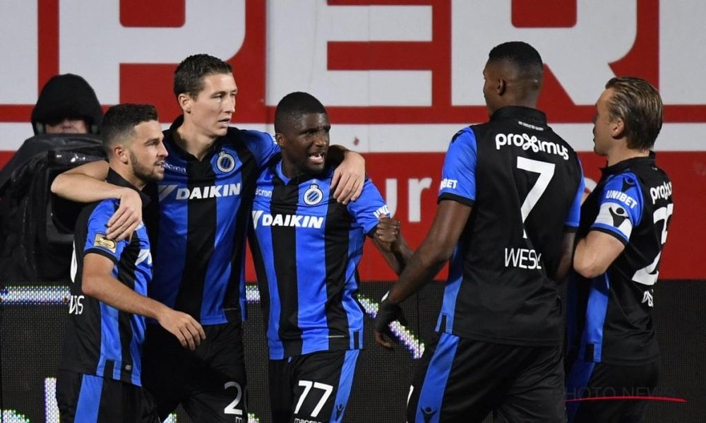 Belgian League wants to set an example: yellow and 750 euro fine for hugging. ClubBrugge