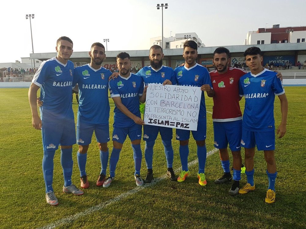 El Ceuta tiene en sus filas a nueve futbolistas que profesan la fe musulmana. Twitter/ADCeuta