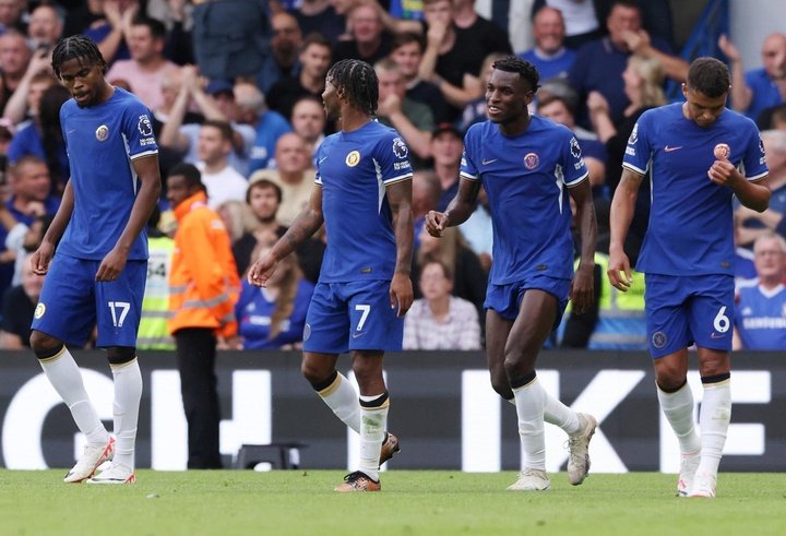 Sterling sparkles as Chelsea get first league win against Luton