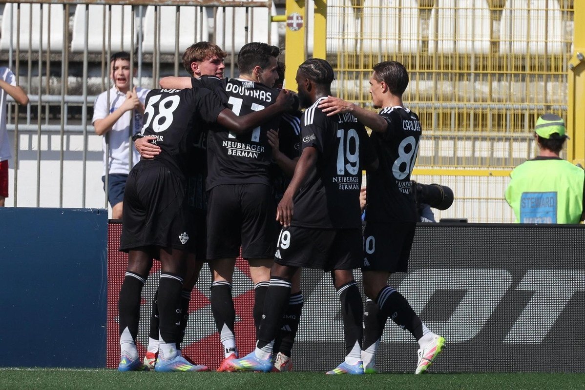 Sergi Roberto chiude anzitempo la stagione a causa di una lesione al flessore riportata contro il Torino. Cesc Fàbregas conferma che il centrocampista spagnolo non tornerà più in campo in questa annata.