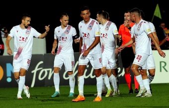 No primeiro jogo de uma equipe bósnia em uma fase de grupos de uma competição europeia, o Zrinjski virou um placar de 0-3 no intervalo contra o AZ Alkmaar e venceu por 4-3, confirmando que o futebol também tem histórias emocionantes.