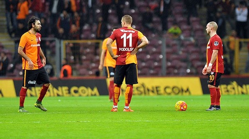 Jugadores del Galatasaray, en el partido contra el Antalyaspor. Twitter