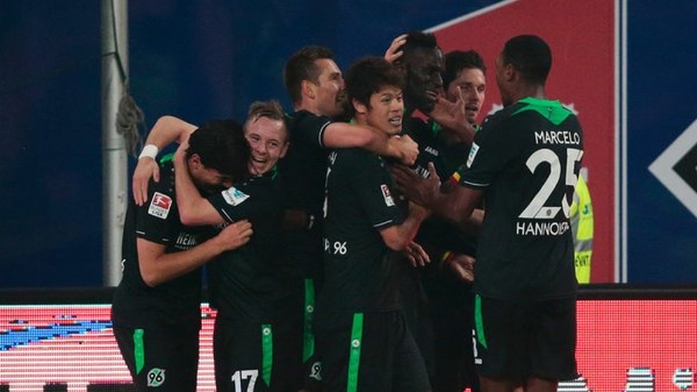 Jugadores del Hannover, celebrando un gol. Twitter