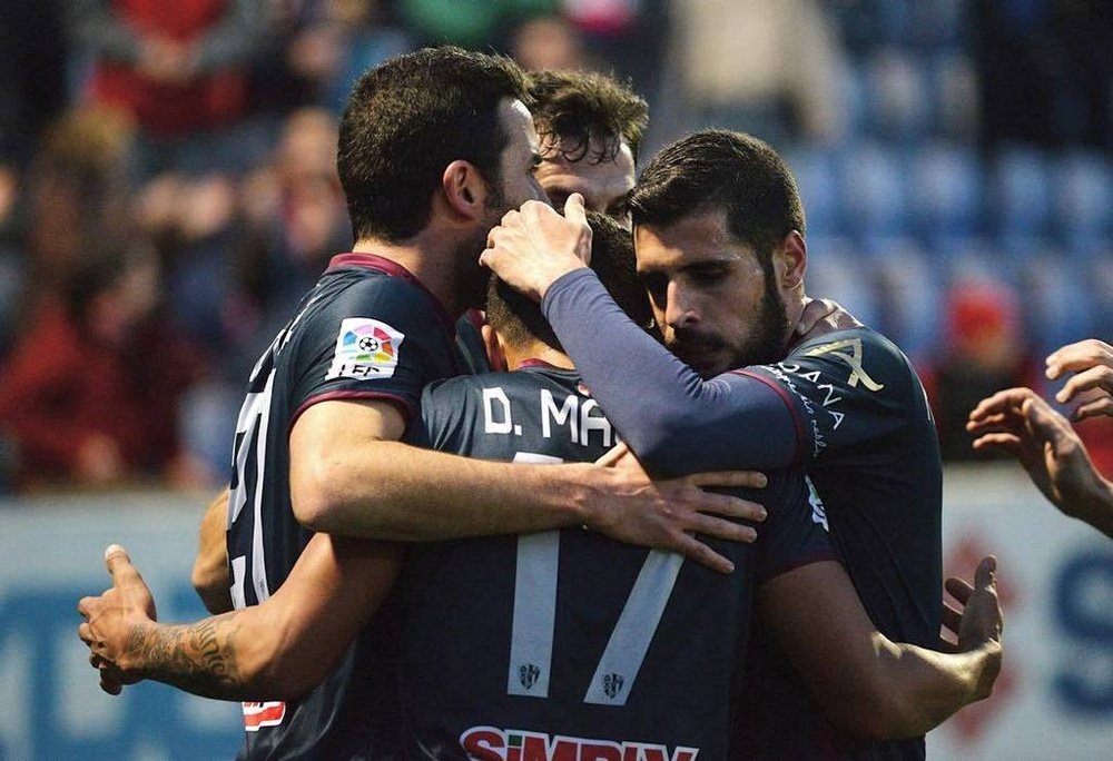 Jugadores del Huesca celebran un gol. Twitter