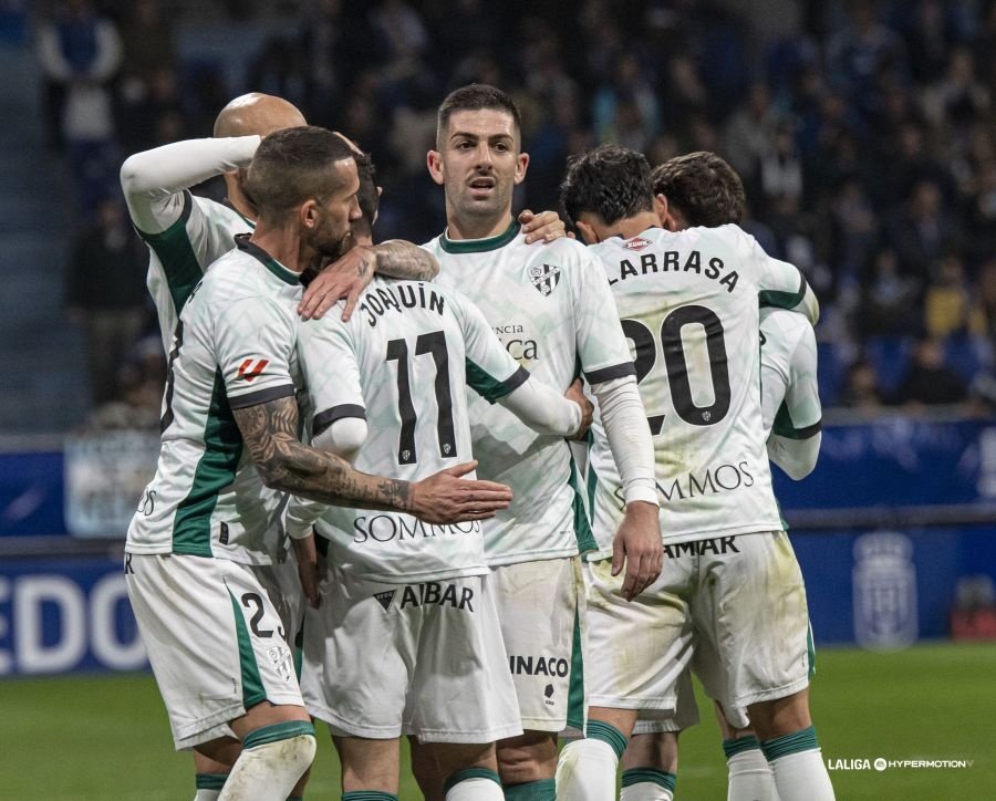 El Huesca asalta el Tartiere a lo grande
