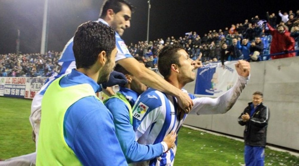 Jugadores del Leganés, celebrando un gol con su afición. DeportivoLeganés