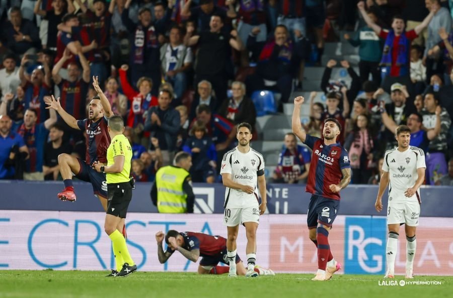 Primera esta más cerca en noches como esta. LaLiga