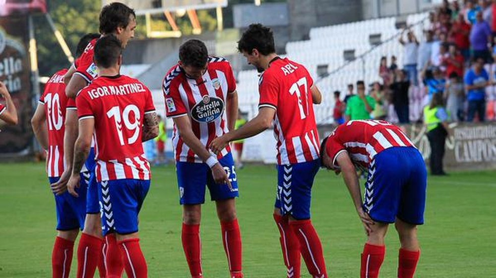 Jugadores del Lugo en el partido ante el Mirandés. Twitter.