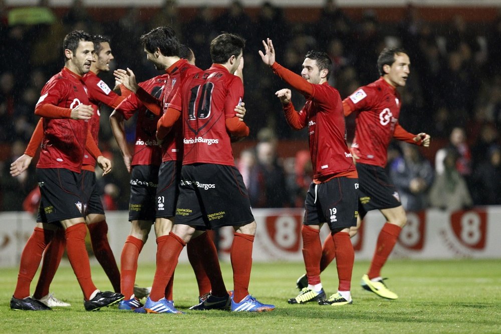 Jugadores del Mirandés celebran un gol. RealZaragoza