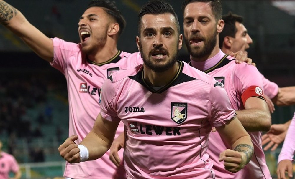 Palermo players celebrate a goal. Twitter/Palermo