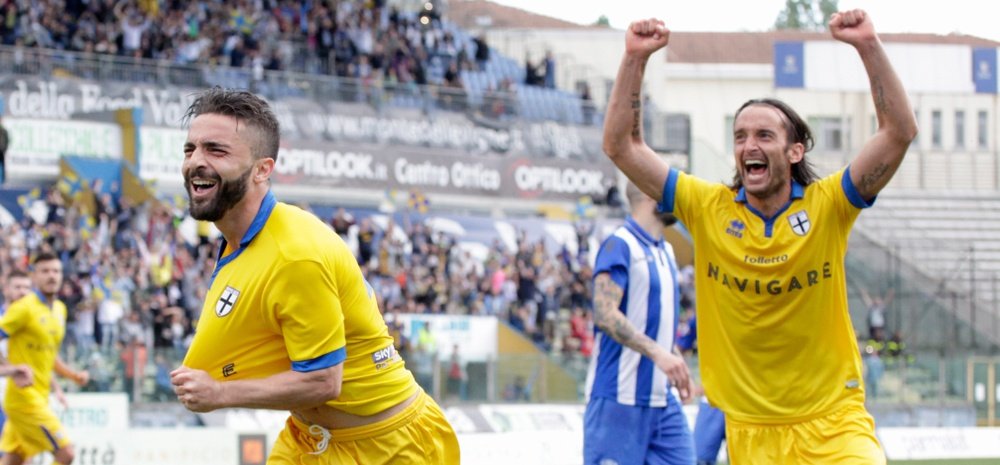 Al Parma aún le quedan dos ascensos para volver a Serie A. Parmacalcio1913