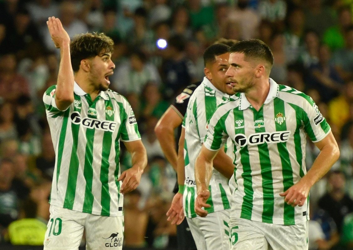 Abde Ezzalzouli lideró al Real Betis en la primera victoria del curso. EFE