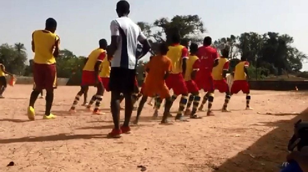 Un échauffement avec des airs de danse. Capture