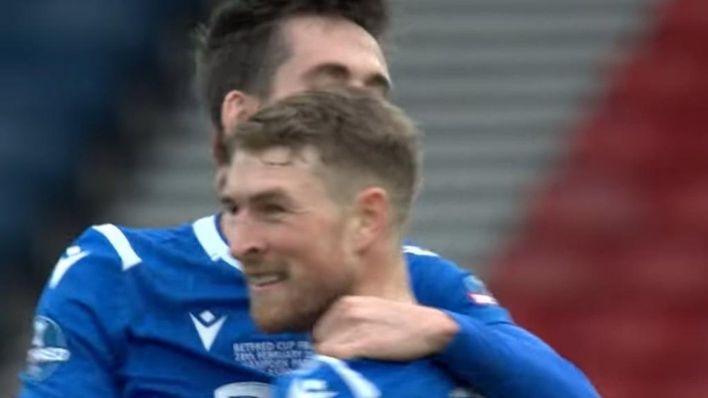 Shaun Rooney da un histórico doblete al St. Johnstone. Youtube/SPFL