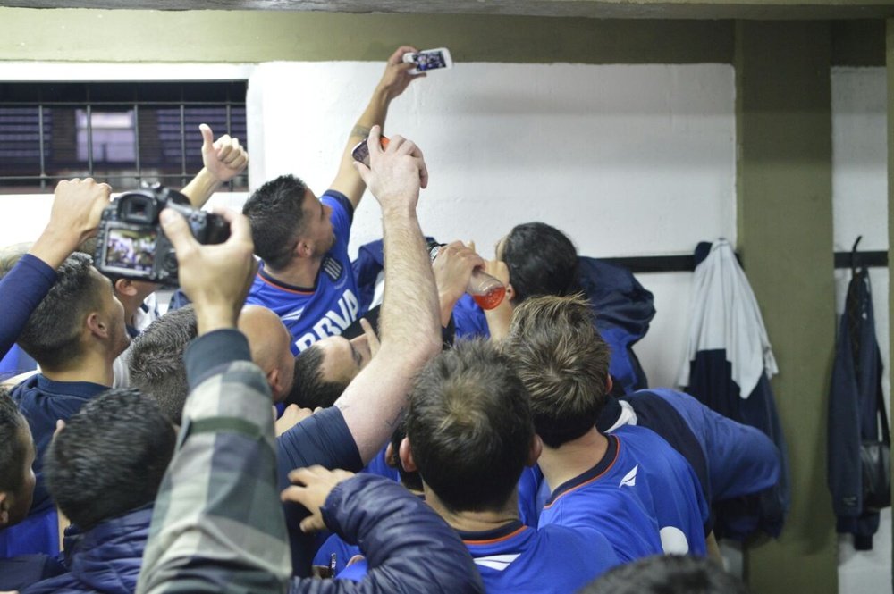 Jugadores del Tallares celebran el ascenso a la Primera División de Argentina. CATalleres