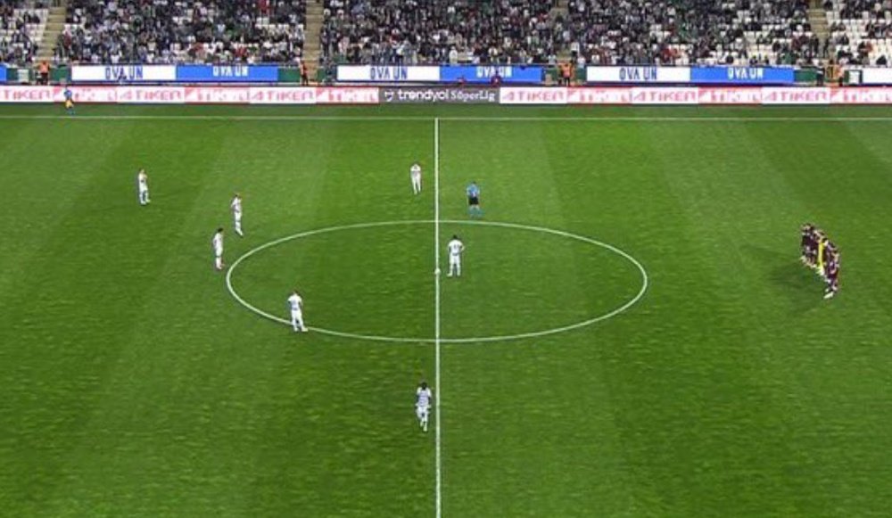 El Trabzonspor 'pasó' de jugar los primeros segundos como protesta. Captura/beINSports2
