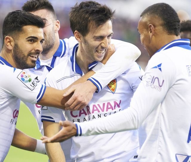 Los aficionados desplazados a Elche mostraron su descontento con el juego del equipo. RealZaragoza