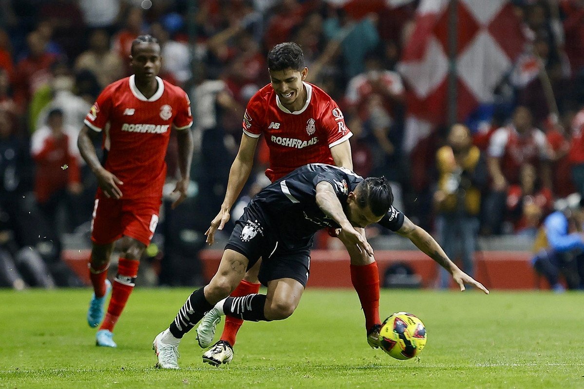 Sergio Canales rescató a Monterrey. EFE